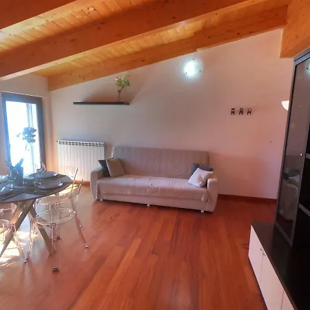 Attico Petfriendly Con Terrazzo, Via Del Borgo شقة